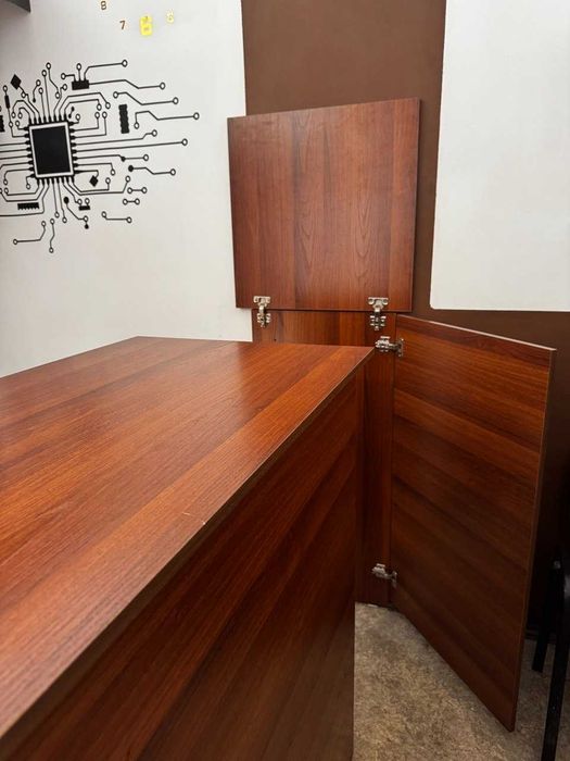 Ресепшн - стойка администратора.