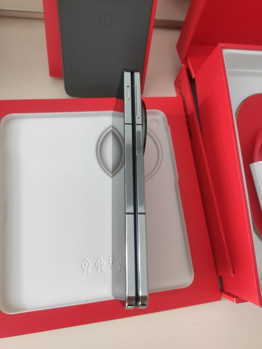 Продам OnePlus Open 20/512gb.