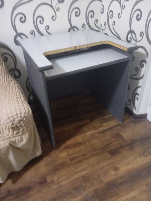 Компьютерный стол. Б/у