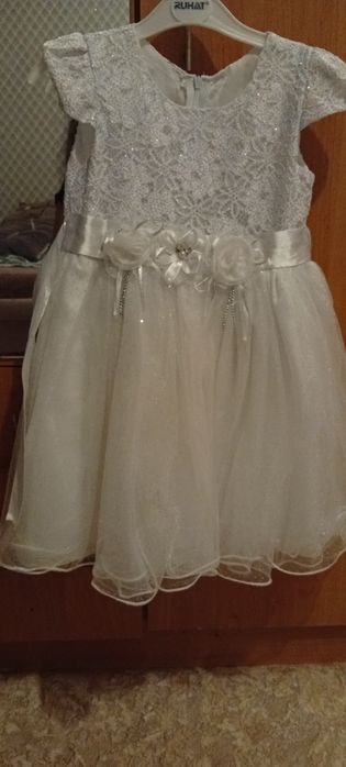 продам детские платья