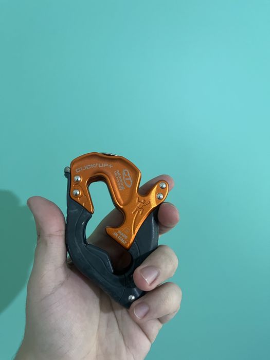 Dispozitiv asigurare Climbing Technology Click Up+ stare foarte buna