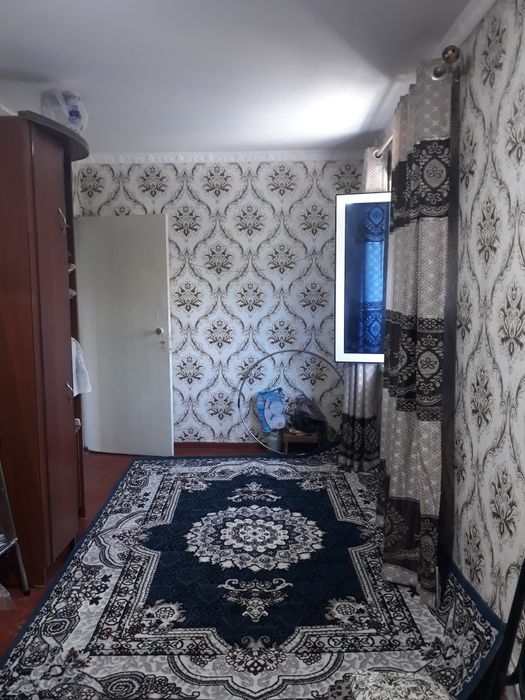 уй сотилади 2 хона . 3 этаж 24 000& ками бор