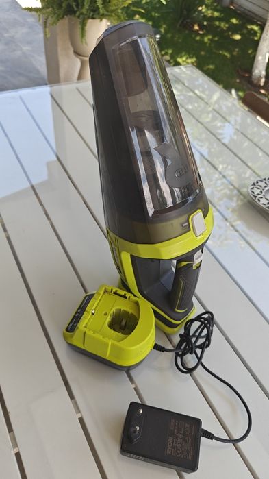 Aspirator auto, aspirare uscata, Ryobi R18HV-0, 20 W, 18 V, filtru HEPA, cu încărcător