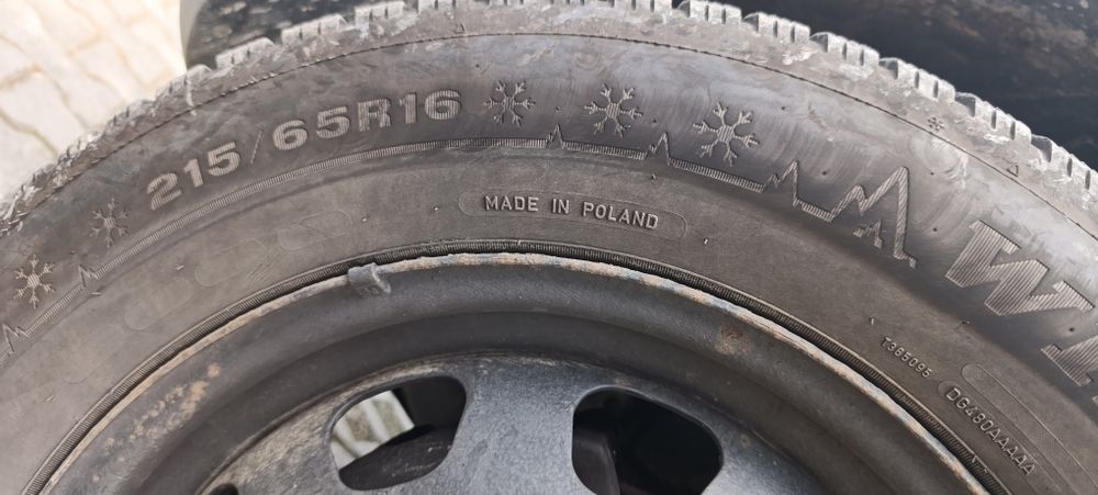 Vand 4 roti(jante+anvelope) de iarna  Unlop 215 65 16 Dacia Duster