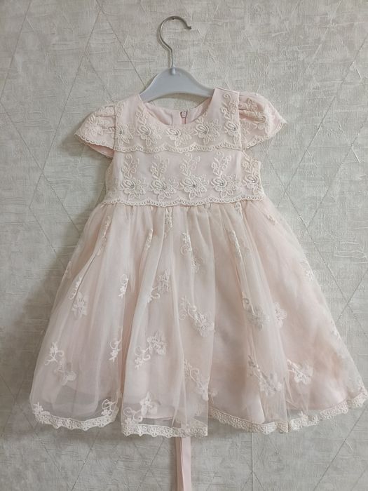 Платья нарядные для девочек 3 штуки