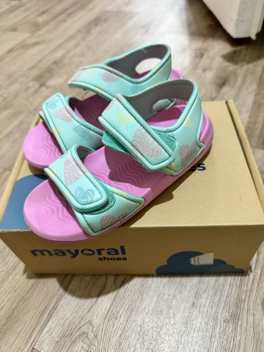 Продам детскую обувь