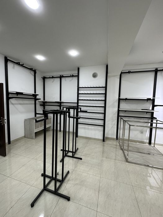 Стилаж Stilaj koplekt kiyim dokon uchun zavoda qilingan lazerda.