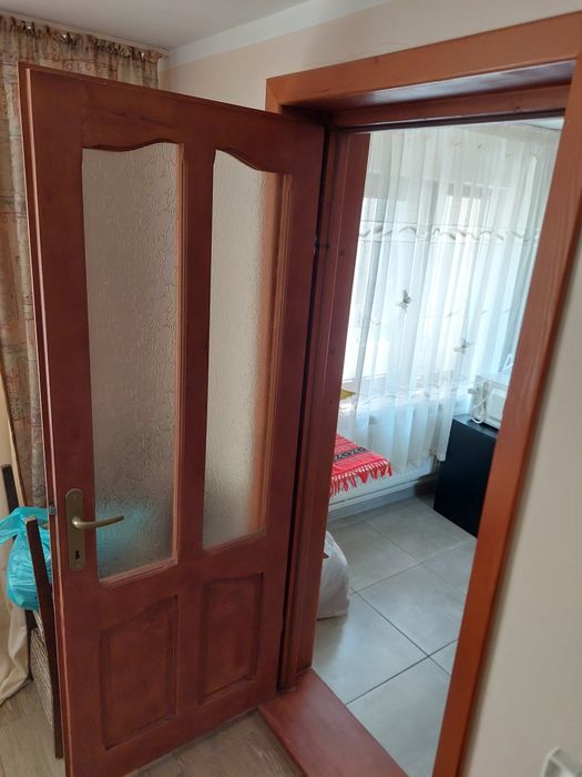 Vând ușa lemn masiv