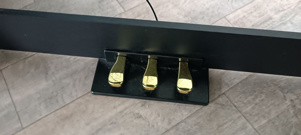 Продам цифровое пианино