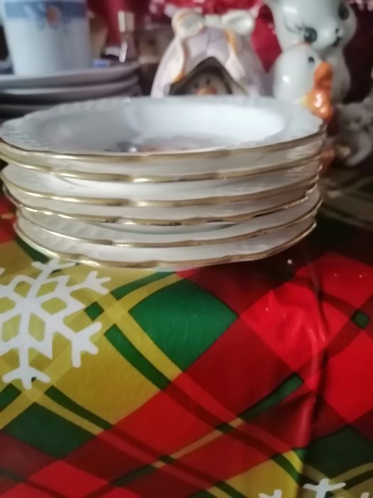 Vind set cescute cafea si farfurii pentru dulceata din portelan