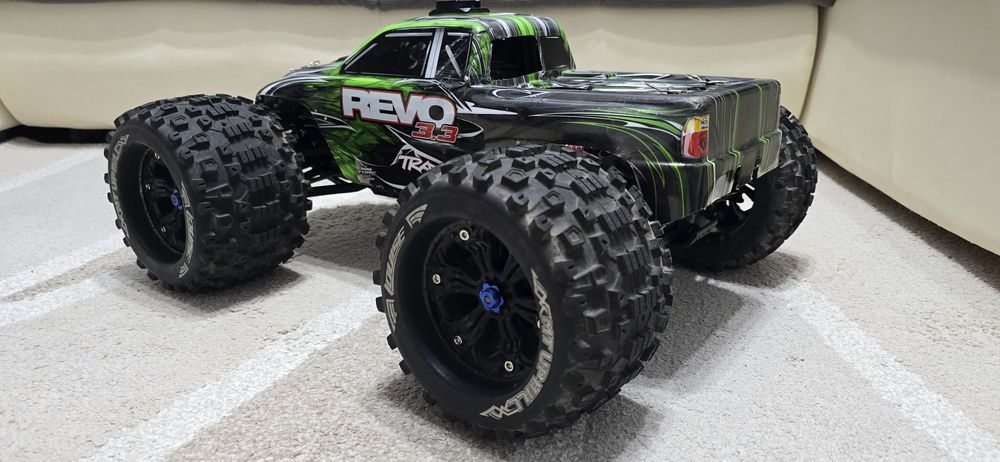 Automodel Traxxas Revo 3.3 roller
