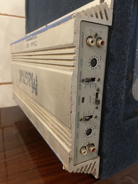 Subwoofer auto cu stație