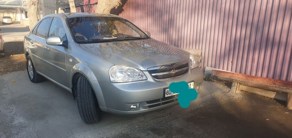 Ласетти сотилади.