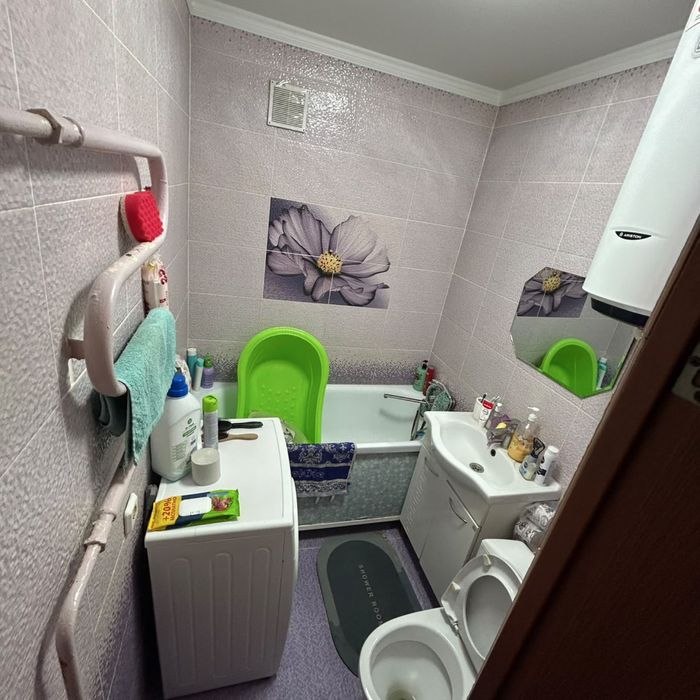 Продам евро 2 комн квартиру