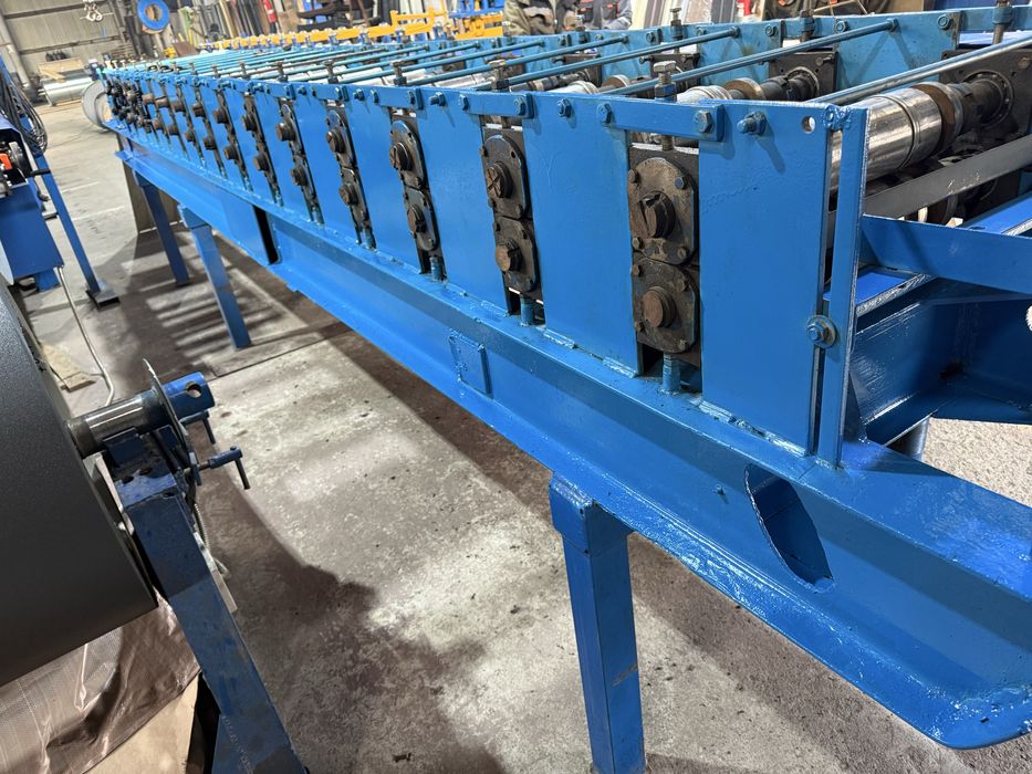 Станок по производству трехполосного софита