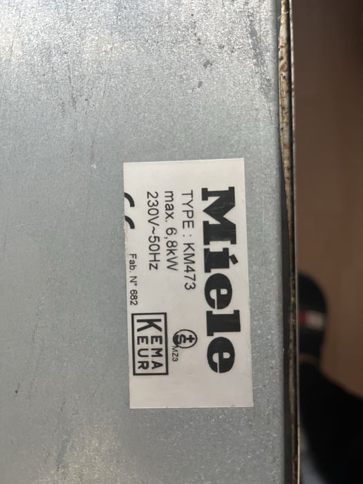 Индукционен керамичен плот Miele