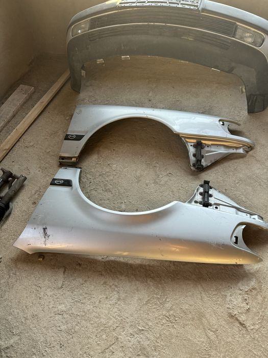 Продам на ауди 100 с4 передний крылия