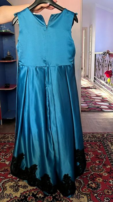 Продам платье  на девочек