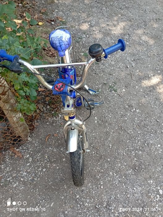 Продавам детско колело 16 с помощни колела