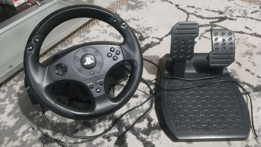 Продам игровой руль THRUSTMASTER для Ps4-Ps3