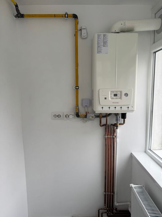 Apartament 2 camere,etaj 1, decomandat,zona Mal