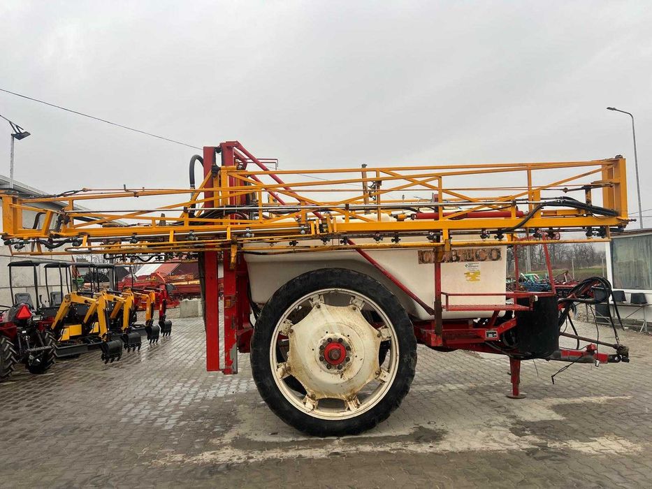 Прикачна пръскачка Agrifac – 3000 л, 24 м