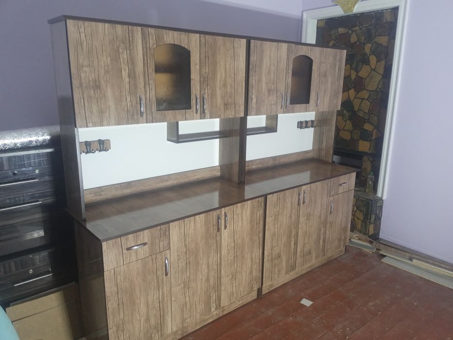 Ошхона мебели сотилади