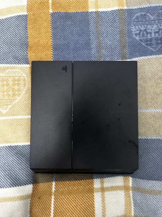Продам PlayStation 4 fat
