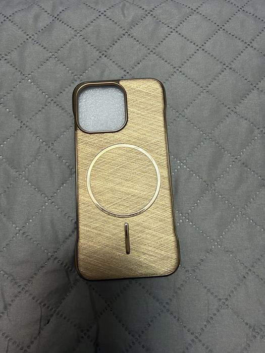 Husa iphone 13 pro Carbon Gold