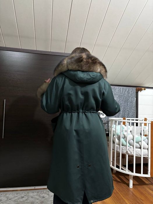Продам парку с натуральным мехом