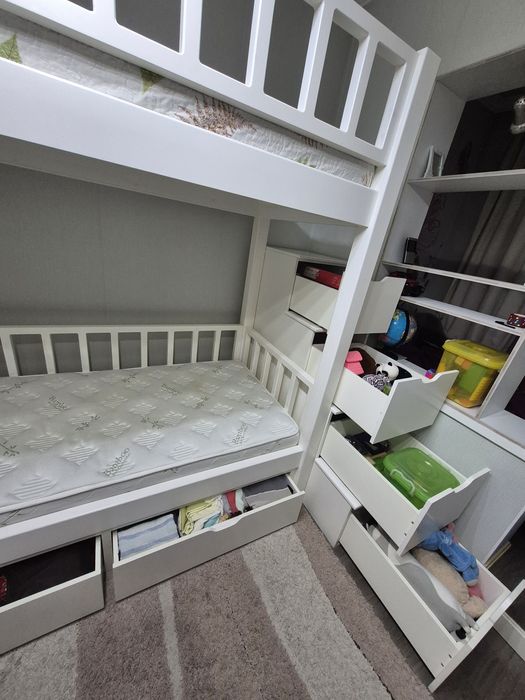 Двухъярусная кровать