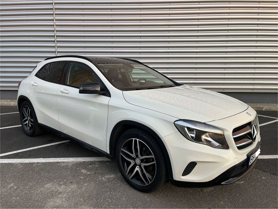 Mercedes-Benz GLA Recent înmatriculat GLA200 Euro6 benzină 1.6 156CP*Automata*Panoramic*