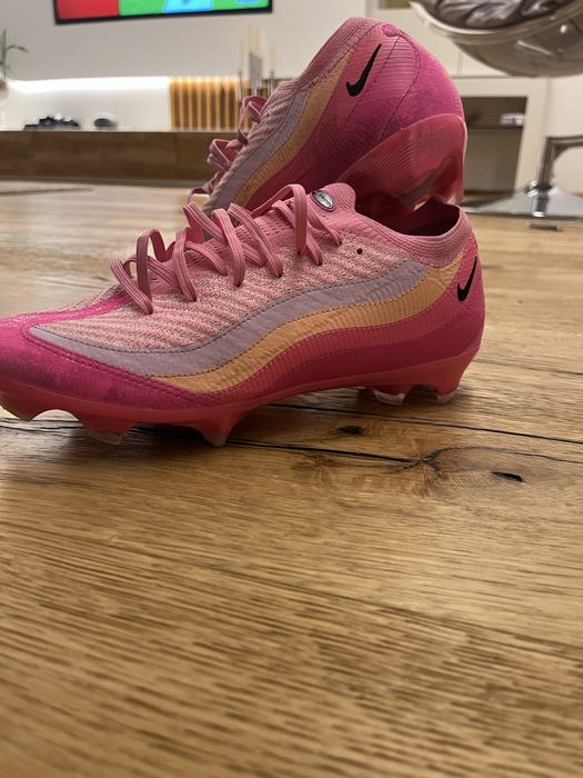 Ghete de fotbal nike air max roz