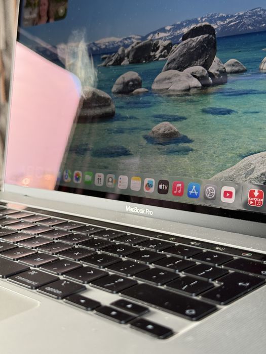 MacBook Pro 16” 2019, i7 2.6Ghz, 16GB Ram, 512GB SSD, Radeon Pro 5300M