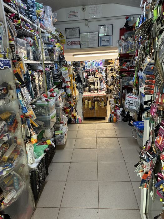 Se vinde firma cu magazin mixt, sect 1 , Bucuresti.Stoc marfa -173000lei.Afacere la cheie