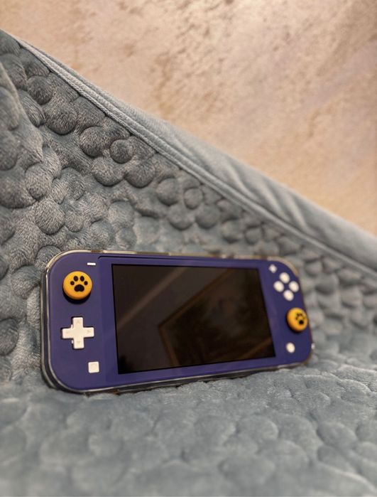 Продам Nintendo Switch Lite