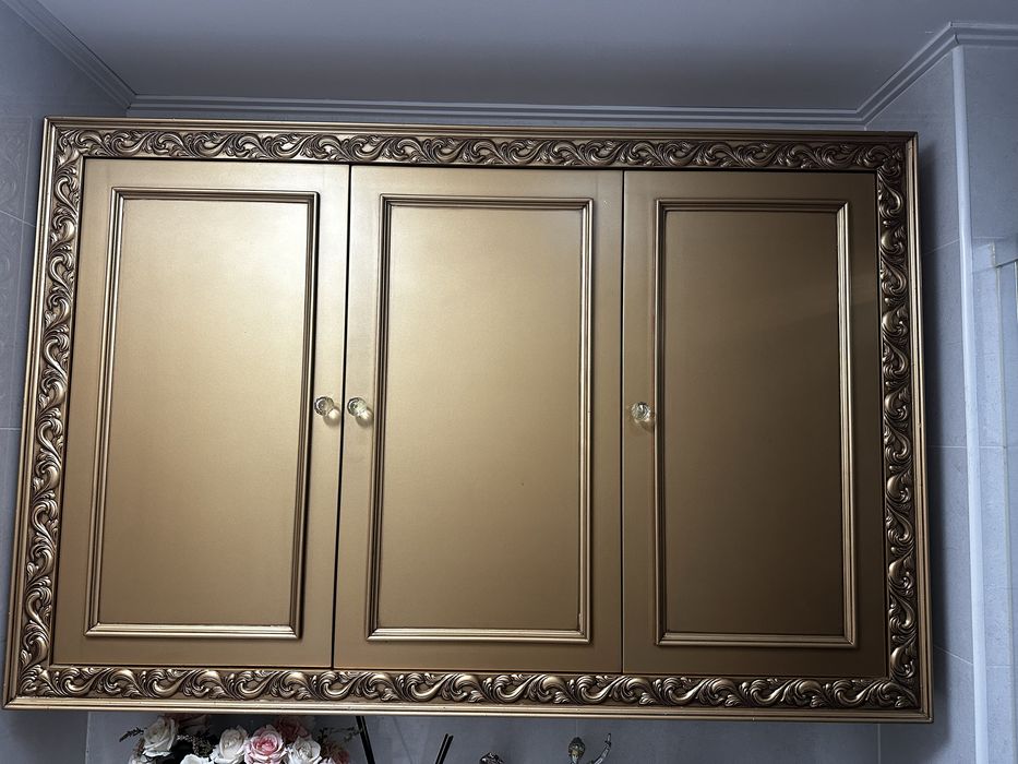 Шкафчик и зеркало