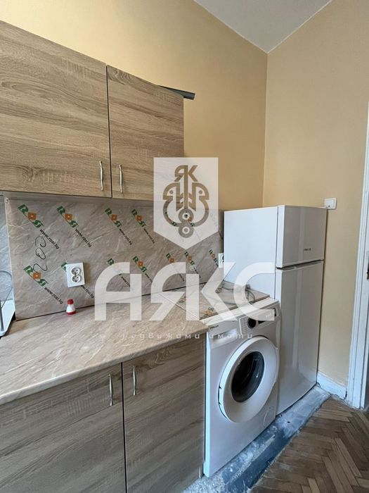 Двустаен обзаведен апартамент под наем в Центъра