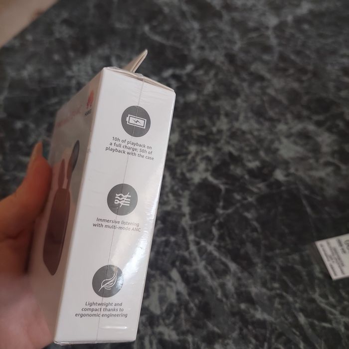 Наушники новые продам щапечатанные