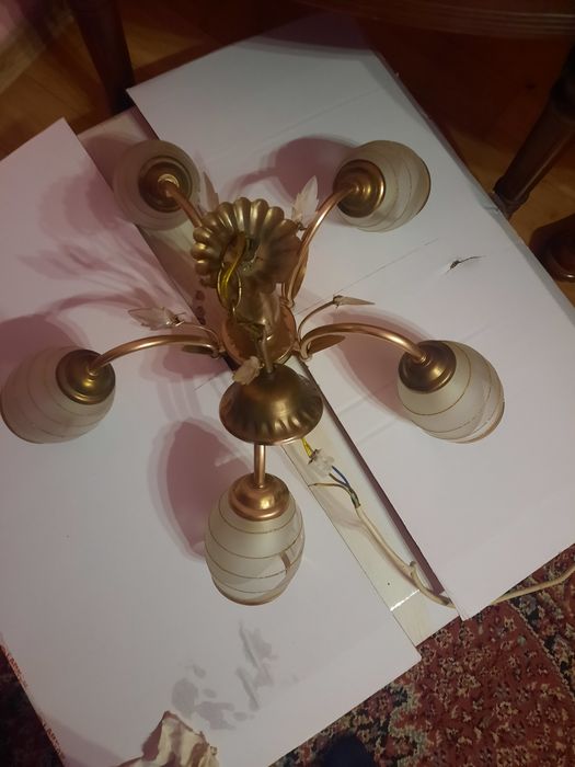 Продам люстру 5 рожковую