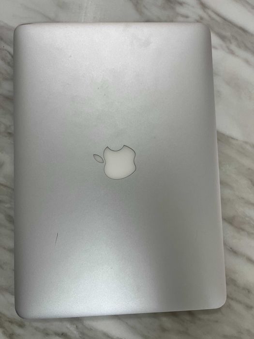 MacBook Air 13" Mid 2013-i5-8 GB RAM-128 GB SSD - много добра батерия