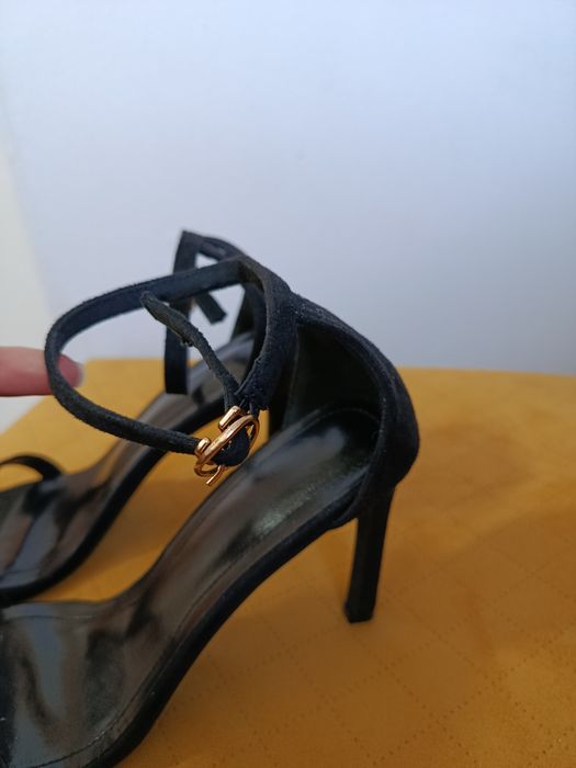 Sandale negre cu toc