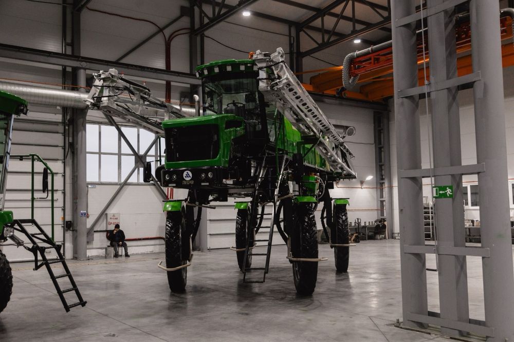 Самоходный опрыскиватель Барс ОС-4000/3000