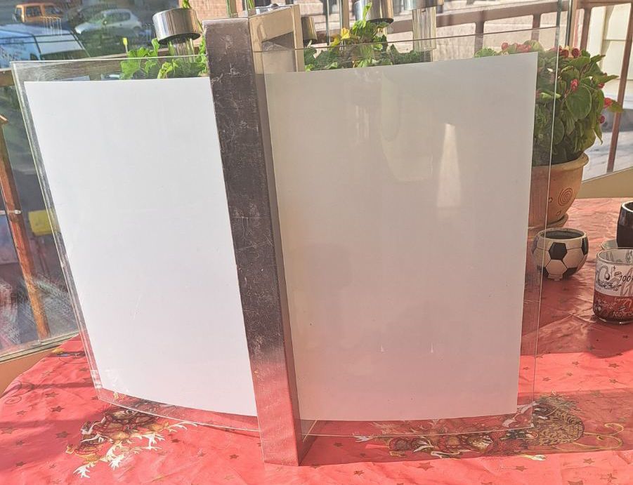 Полилей за стена или таван.