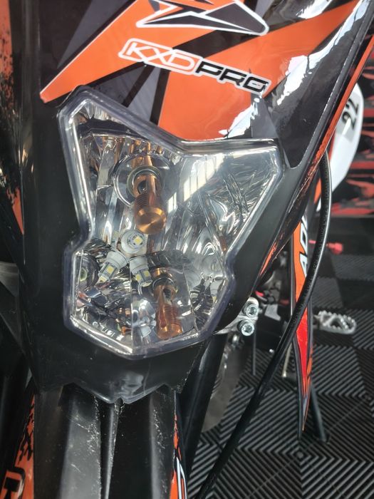 Moto cross KXD PRO Germany 140cc manual suspensie reglabila 4 viteze roti 14 17 inch nou cu garantie arATE
