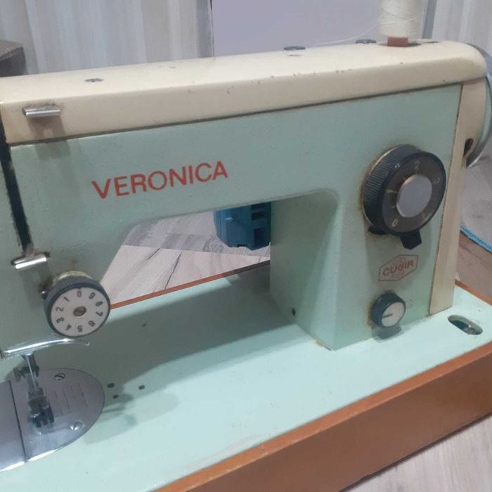 Masina de cusut Veronica Cugir 1978