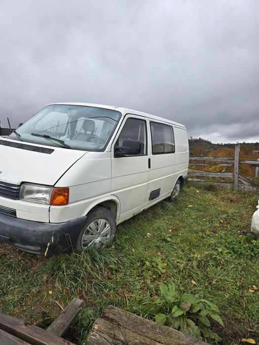 Vând t4 pentru dezmenbrari