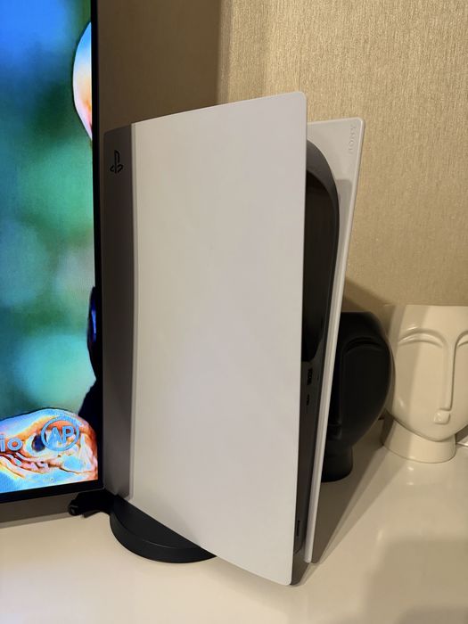 Vand ps5 cu 2 manete + foarte multe jocuri