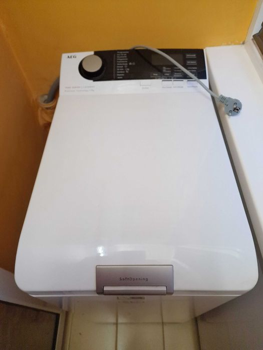 Пералня AEG с горно отваряне