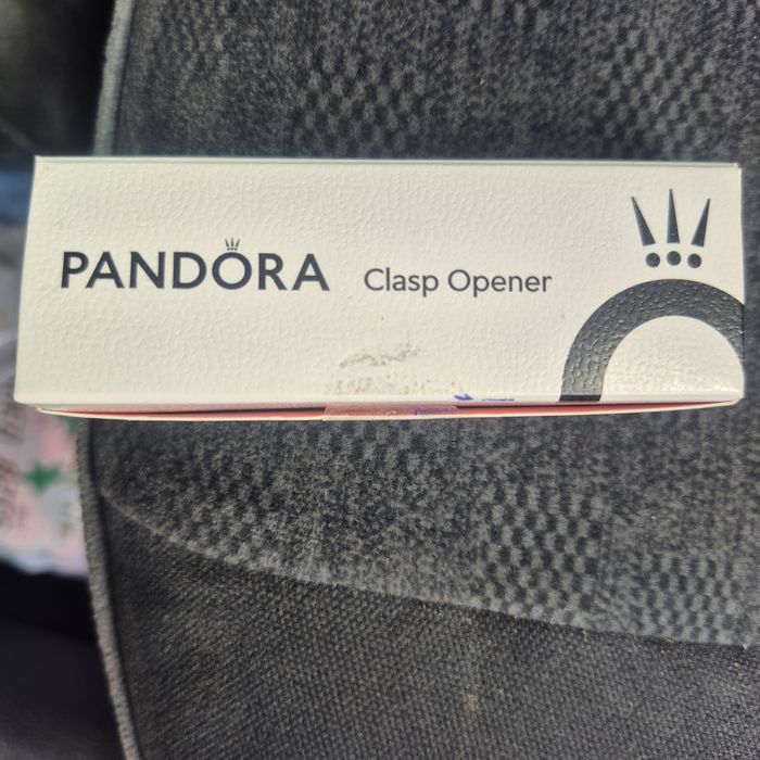 PANDORA  сърце ...отключва гривната